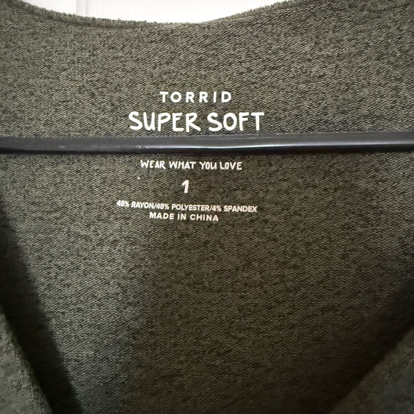 Torrid green hooded v-neck sweater women’s plus size 1 - Picture 3 of 3